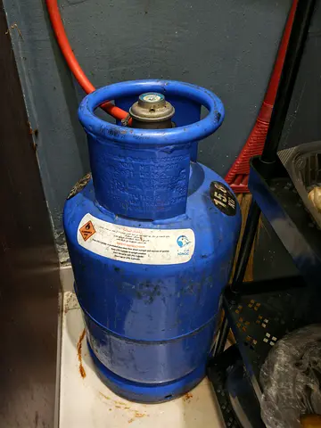 Blue LPG Gas Cylinder – 15. 8kg with regulator