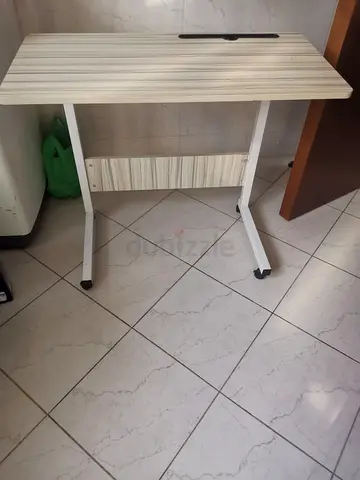 Compact adjustable study/working table - light wood finish
