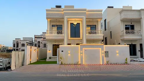 Every detail exudes luxury | European-style villa with 5 master bedrooms—price inclusive of fees—in a prime location.