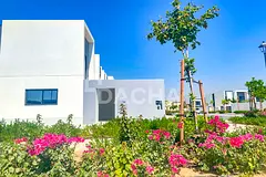 Close to Pool | 3BR La Rosa | Single Row