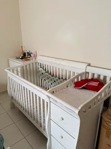 White Baby Crib with Integrated Changing Table and Drawers