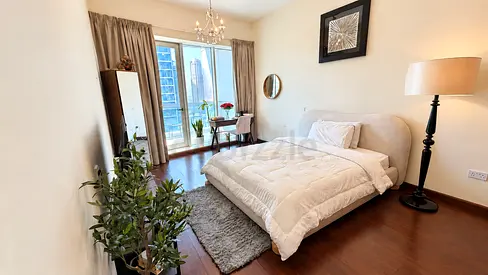 Large Master Bedroom | En-Suite Bath | Balcony | direct DMCC Metro Station | Available 1st October