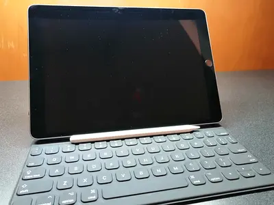 iPad pro 256GB with Smart Keyboard and Pencil - Good Working Condition