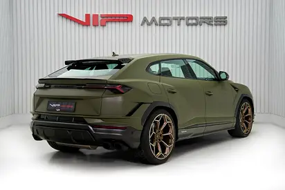 2024 Lamborghini URUS photo 4