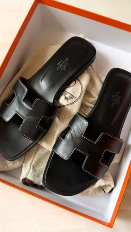 Pre-owned Hermès Oran black leather sandals - size unknown, excellent condition