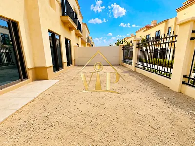 Double Row | Middle Unit | Modern Community | Mediterranean-inspired Architecture