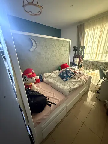 Bedframe with mattress