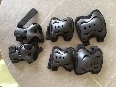 Kids/Adult Black Protective Knee, Elbow and Wrist Pads Set for Skating
