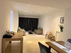 Near Metro and Tram Station, Spacious Private Room for single Lady