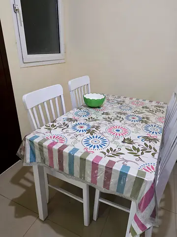Dining table fir sale