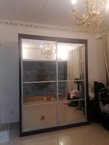 Pan Hom selding wardrobe