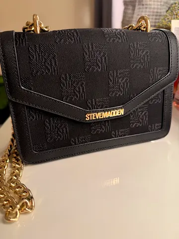 Steve Madden black crossbody bag with gold chain - good condition