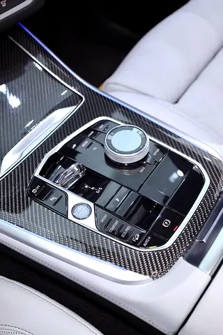 صورة 6 لـ 2025 BMW X5