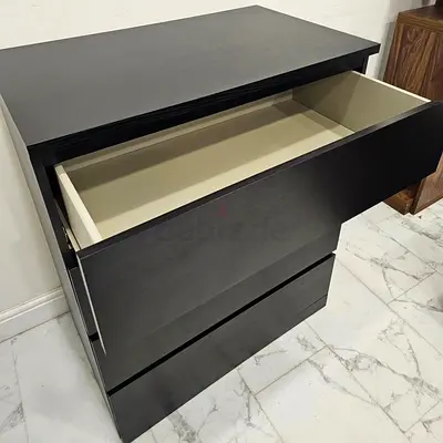 Black 4-Drawer Chest / Dresser in Good Condition