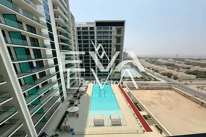 POOL VIEW | FITTED APPLIANCES | READY TO MOVE