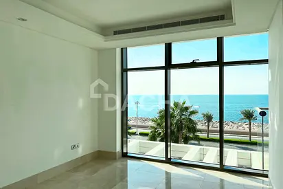 Sea View | Unfurnished | Vacant This October