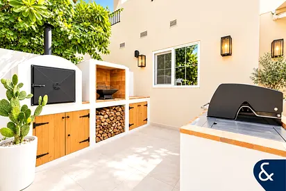 Fully Upgraded | Turnkey | Opposite Park