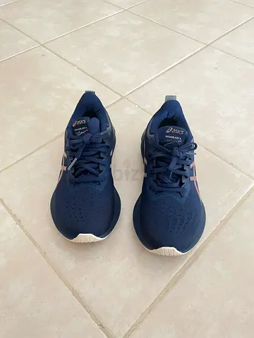 Asics Women 5.5US Novablast 4