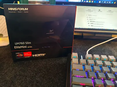 MINISFORUM UM760 Slim EliteMini - AMD Ryzen 5 - 16GB DDR5 - 1TB M2 SSD - Quad Display - Mini PC