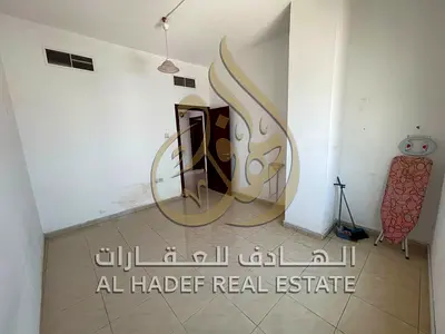 فرصة مميزة للإيجار السنوي في القاسمية المحطة الشارقة شقة غرفتين وصالة مع بلكونة وموزع و2 حمام وتكييف وغاز مركزي وموقع حيوي قريب من جميع الخدمات ودفع 4