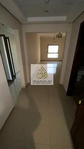 غرفة عاملة,باركنغ مجاني,شهر مجاني,غرفة غسيل, خزائن بالحائط,مساحة واسعة,موقع مميز,سهل الوصول