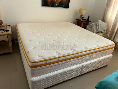 Super King Bed, Mattress & Luxury Topper – Like New – 200 × 200 cm