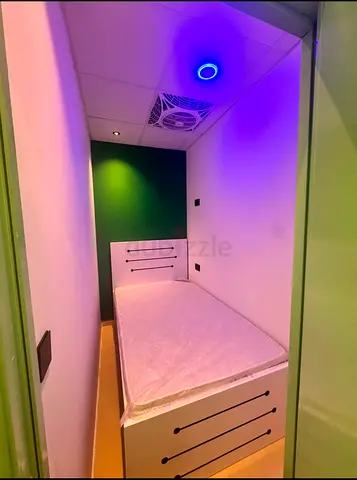 SUPER LUXURY SEPARATE CLOSE PARTITION