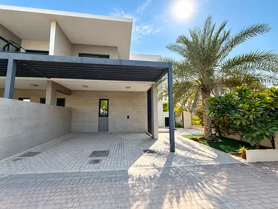 Vacant | Prime Location | Single Row | Unfurnished