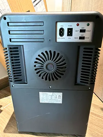 Thermoelectric cooler / warmer