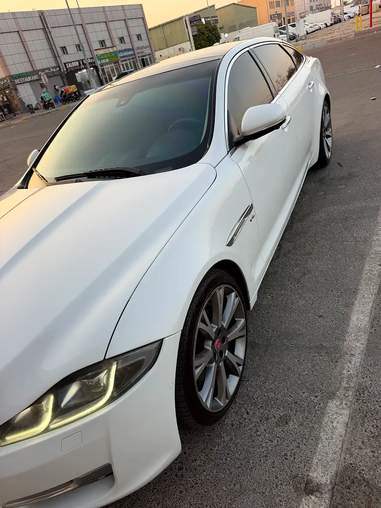 2017 Jaguar XJ Luxury (LWB)
