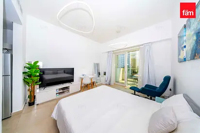 12 cheques | Elegant studio with Balcony