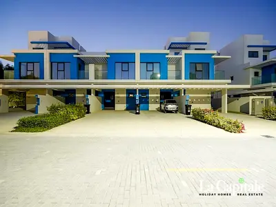 VASTU COMPLIANT | WELL-MAINTAINED | VACANT