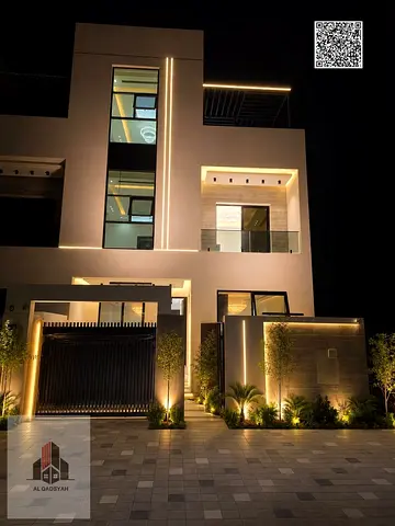 🔥 Villa shot on the main street Big bounce Two floors + roof Fees included