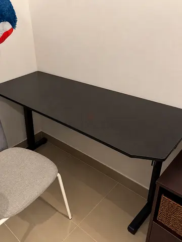 Black rectangular study/office desk - sturdy T-leg design