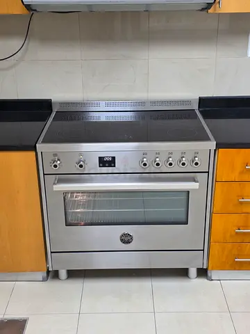 Bartzoni full electric cooking digital cooking range Sam like new condition 90cm