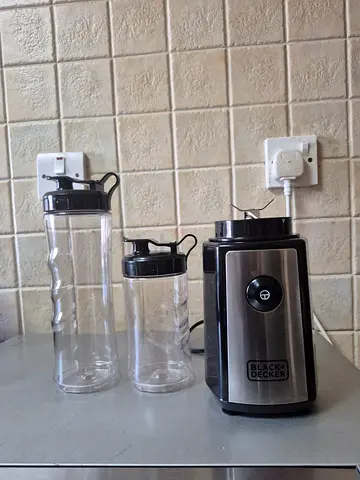 Black+Decker Sports blender/Smoothie Maker- 300W - Set with 500ml and 300 ml BPA free sports bottle
