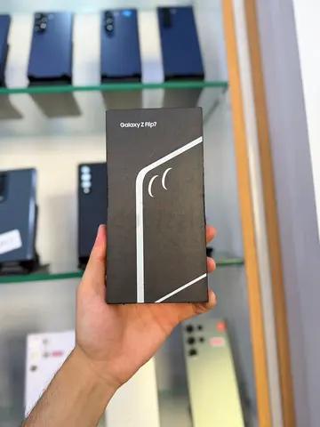 Samsung Galaxy Z Flip 7 256 Gb Brand New