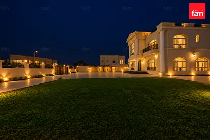 Suburban Villa For Family, Easy Access To The City