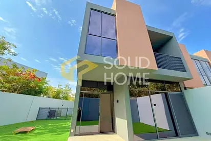 Elegant Corner Townhouse|Fully Furnished|Freehold