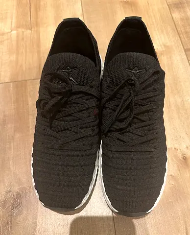 Danskin women’s black knit sneakers
