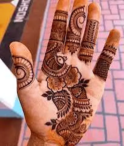Mehendi artist