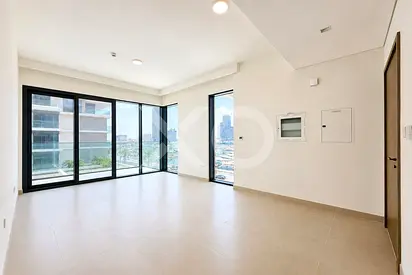 Corner Layout | Low Rise Building | Sea View