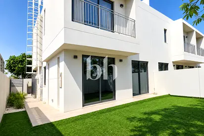 Corner Townhouse | Lilac Phase | High Privacy