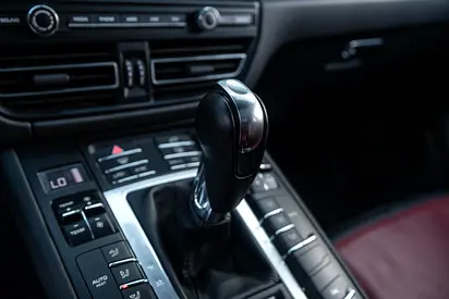 2021 Porsche MACAN — миниатюра 18