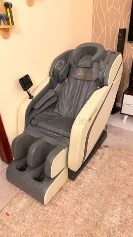 Full-body Shiatsu Massage Chair — Good Condition