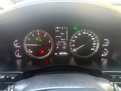 Lexus LX 570 Signature 2018 | GCC Specs | Pristine Condition