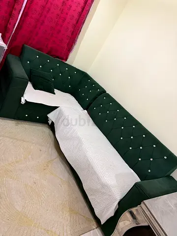 Modern Emerald Green Velvet L-Shaped Sofa with Crystal Tufting