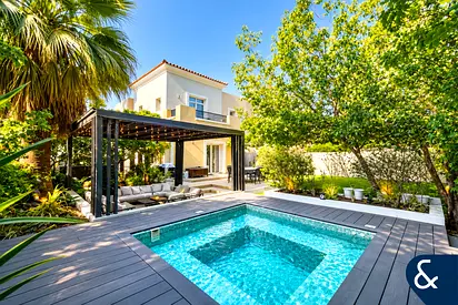 Large Plot l Corner Unit l 3E Layout l Pool