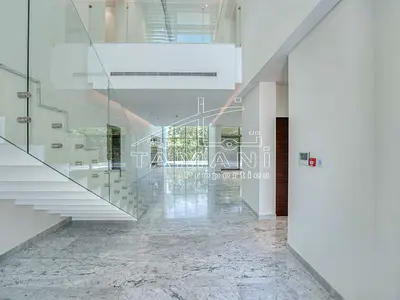 Contemporary 5Bedroom Villa Prime Location