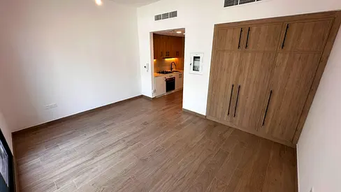 Modern Unfurnished Studio I Prime Location I Townsquare Dubai